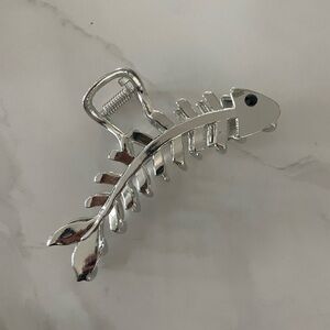 Fishbones clip